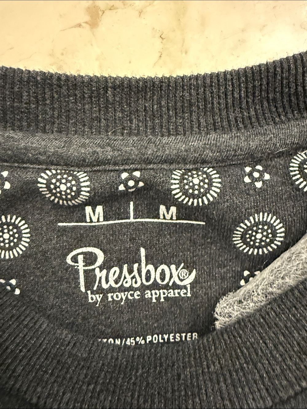 University of Iowa Pressbox dark gray Crewneck Sweatshirt with Hawkeyes Logo - Picture 2 of 2